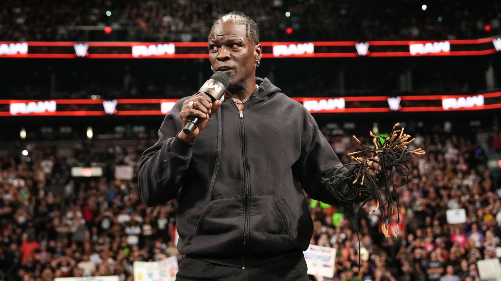 https://www.wrestlinginc.com/img/gallery/bully-ray-and-mark-henry-compare-mitb-shock-to-other-wwe-returns/l-intro-1749556206.jpg