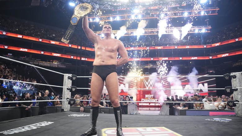 Gunther holding up the WWE World Heavyweight Championship
