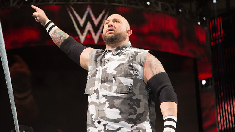 Bubba Ray Dudley pointing