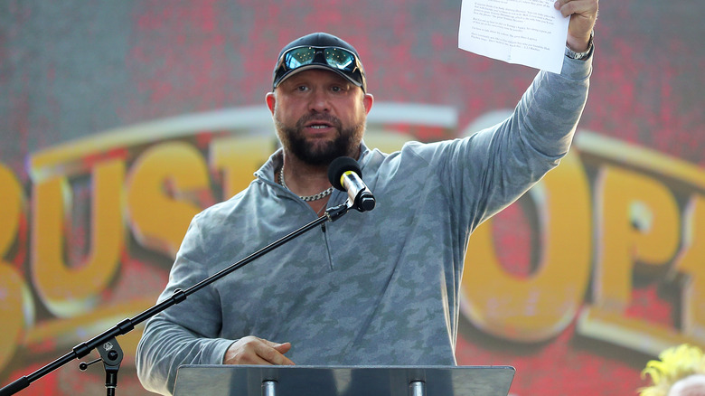 Bully Ray holding his hand up