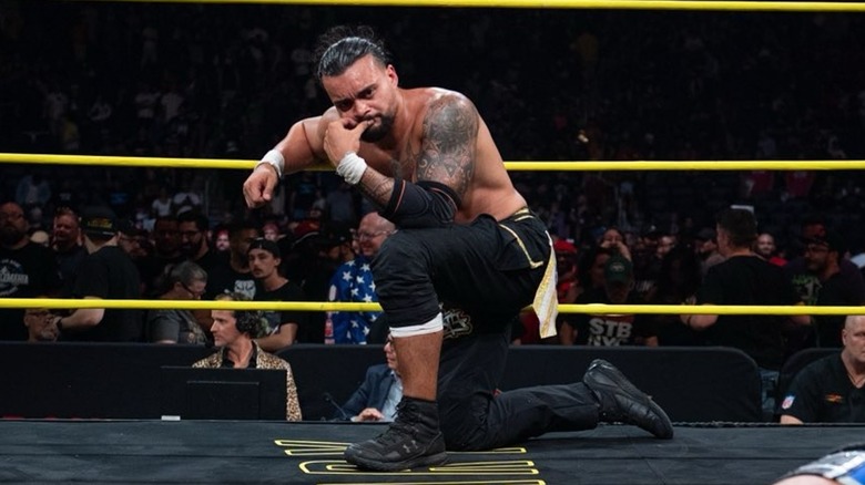 Mike Santana reacting midmatch during TNA Slammiversary 2025.