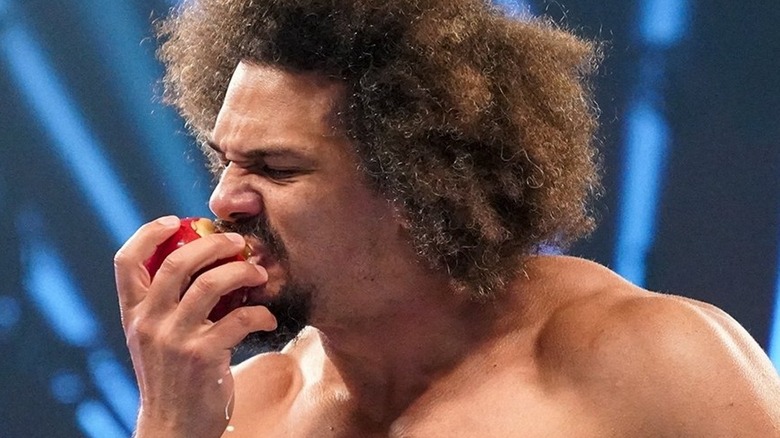 Carlito eating an apple