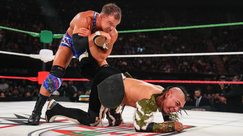 Chad Gable puts El Hijo del Vikingo in a devastating ankle lock with hopes the champion will tap out at WWE Worlds Collide