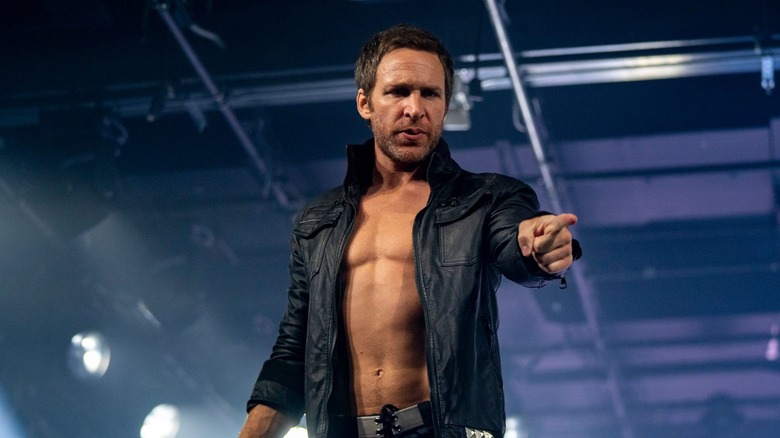 Chris Sabin pointing 