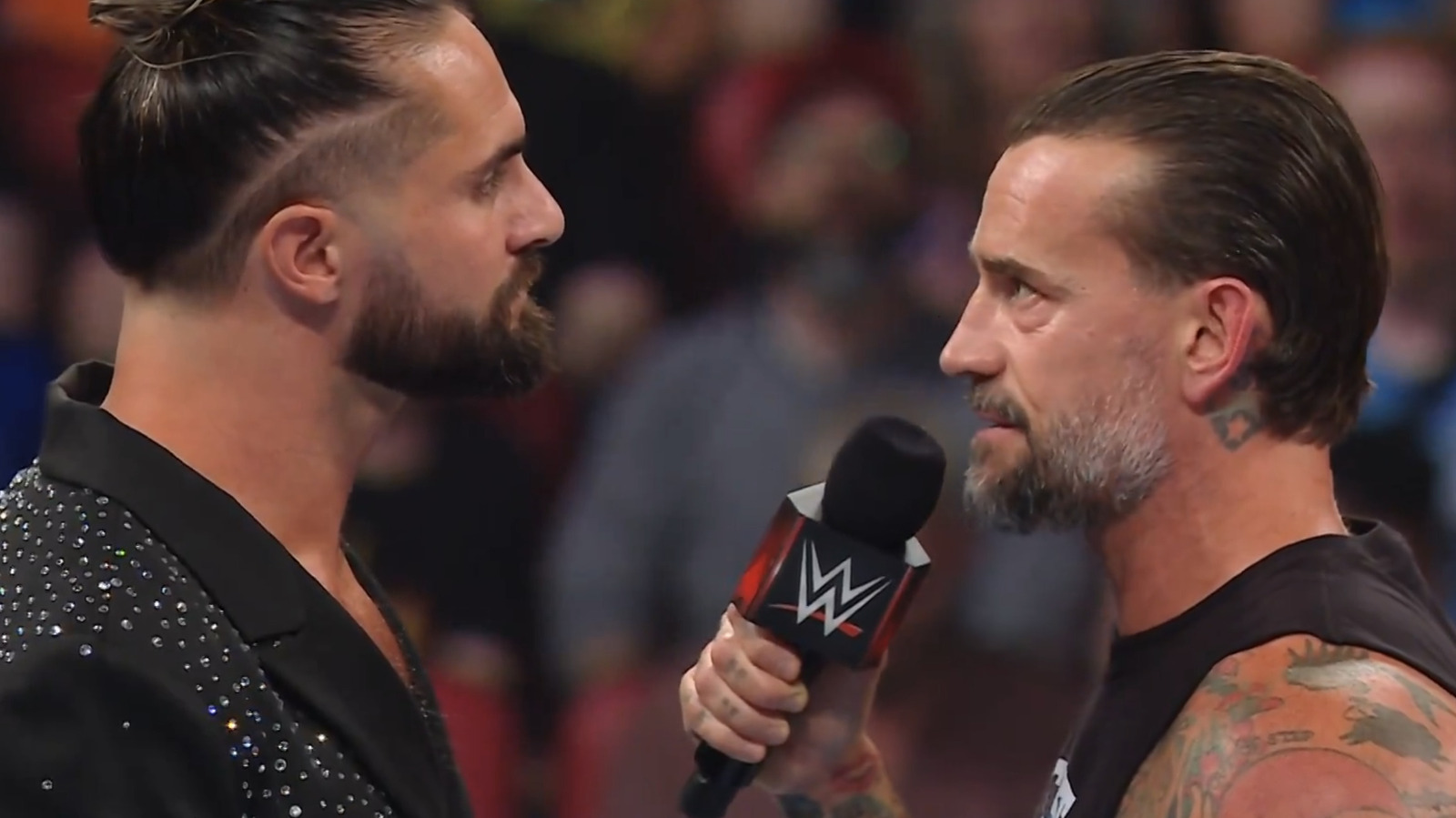 CM Punk y Seth Rollins abren WWE Raw con acalorado enfrentamiento tras Money In The Bank