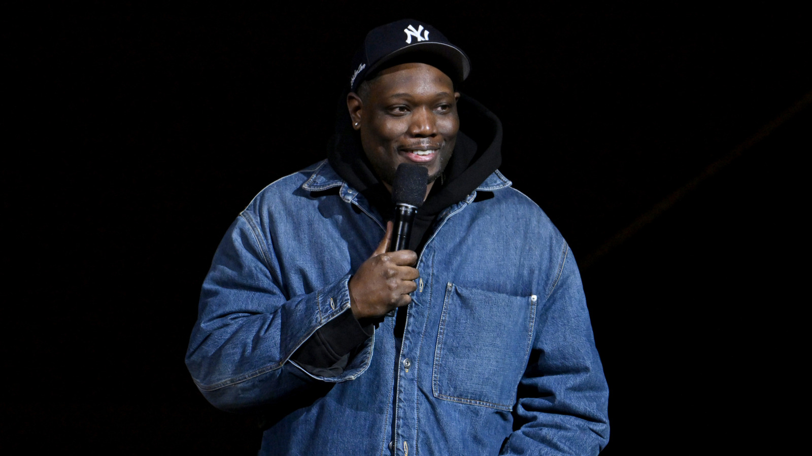Comedian Michael Che Teases Writing For WWE, Talks His Favorite Performers