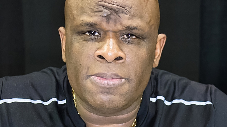 D-Von Dudley during an autograph session