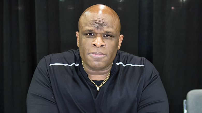 D-Von Dudley poses at an autograph session