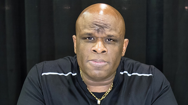 D-Von Dudley during an autograph signing