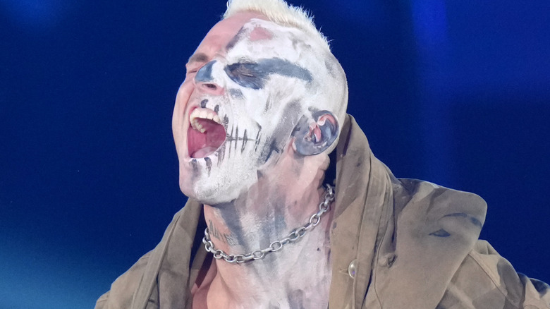 Darby Allin yelling with his eyes clothes in his entrance attire