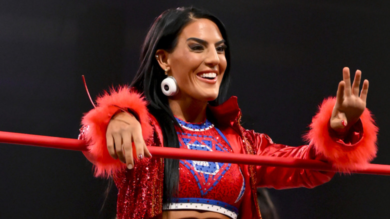 Tessa Blanchard waving from in the ring at an independent show