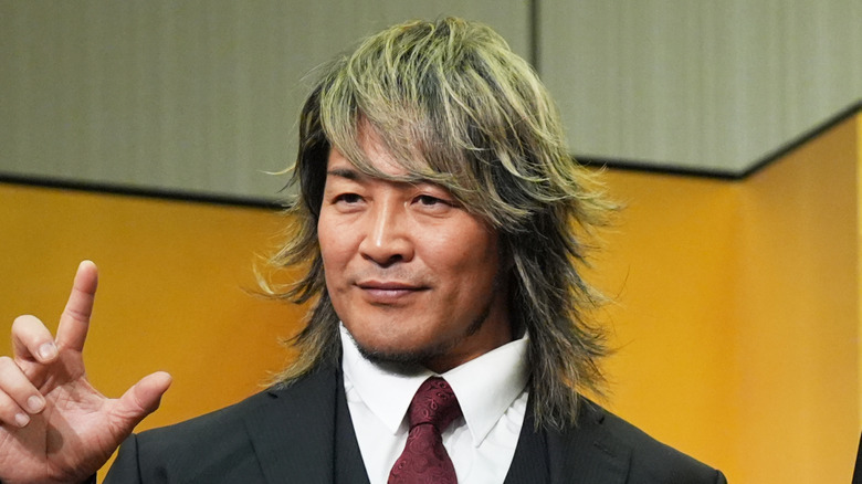 Hiroshi Tanahashi with his trademark pose