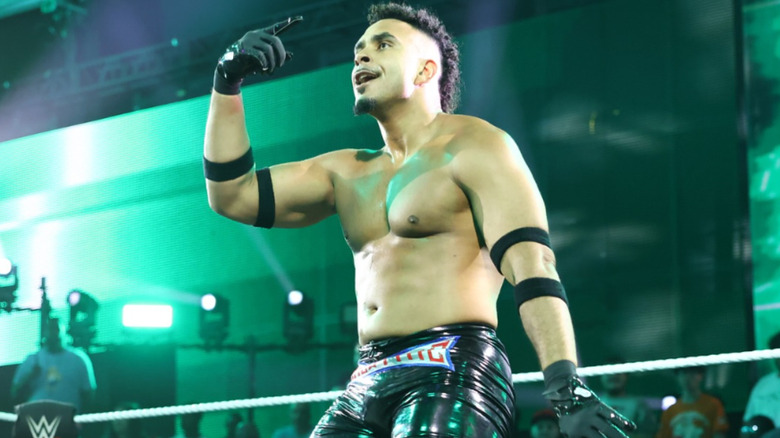 Kam Hendrix wearing black gloves