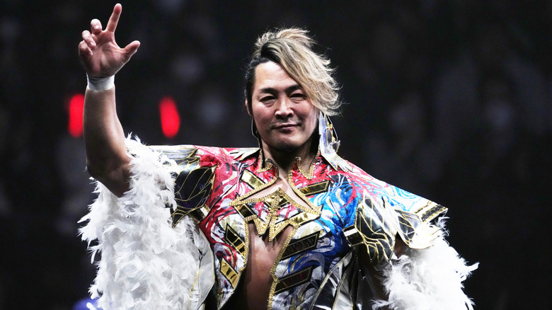 Hiroshi Tanahashi poses in front of the fans during a NJPW event
