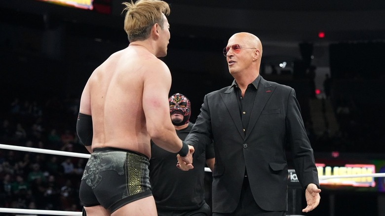Okada shakes hands with Don Callis