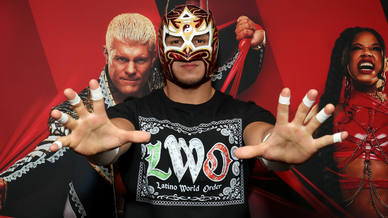 Dragon Lee holding up his hands