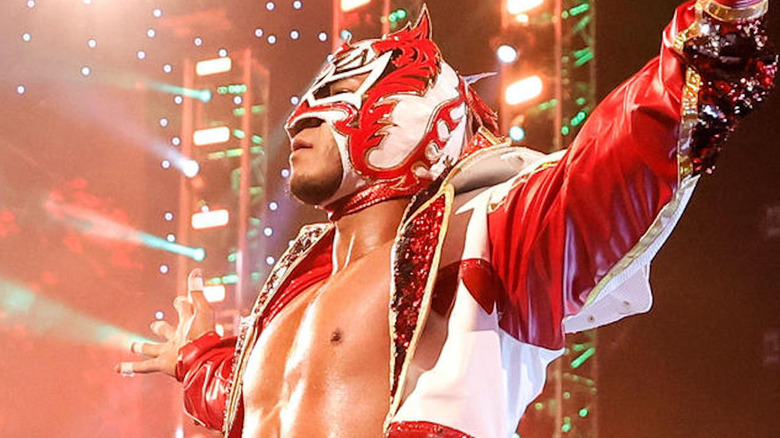 Dragon Lee posing