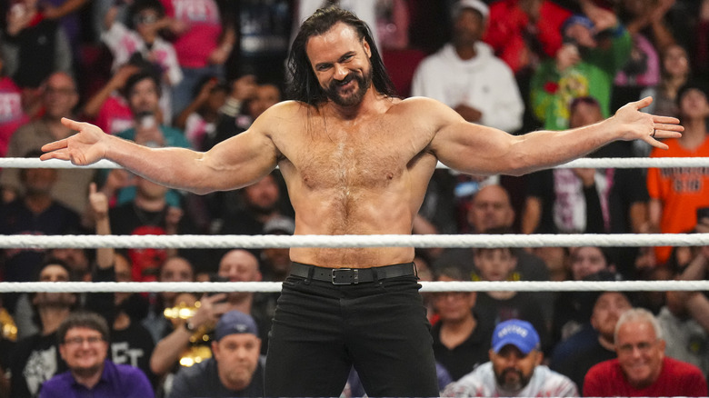 Drew McIntyre posing to the crowd