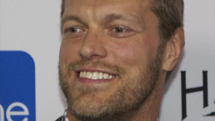 Edge Discusses His New Hairstyle With Chris Jericho Edge Discusses His New Hairstyle With Chris Jericho