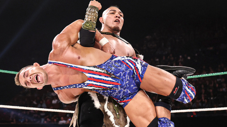 El Hijo del Viking wrestling Chad Gable