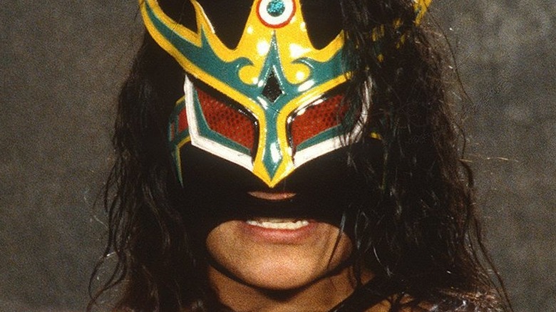 Juventud Guerrera posing