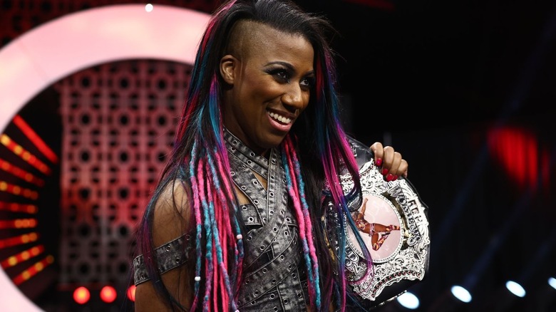 Ex-WWE & ECW Star Walks Athena To The Ring For ROH Death Before Dishonor Match