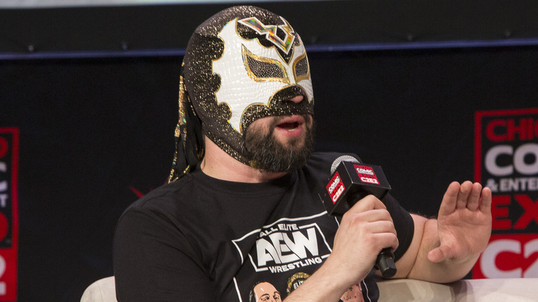 AEW Dynamite commentator Excalibur at a comic book convention