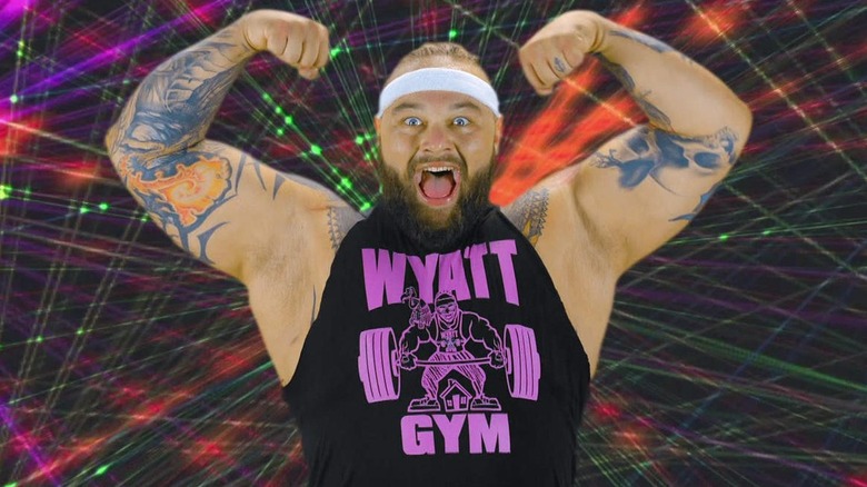 Bray Wyatt flexes