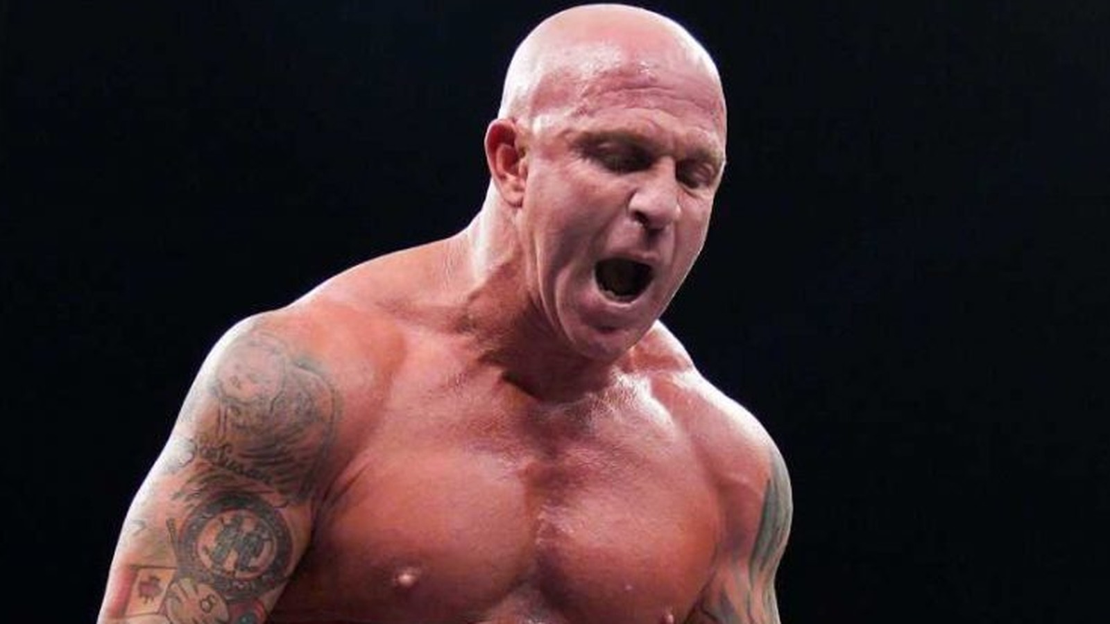 Voormalig wereldkampioen Impact en leider op het gebied van geestelijke gezondheid, Eric Young, zou onder contract staan ​​bij WWE