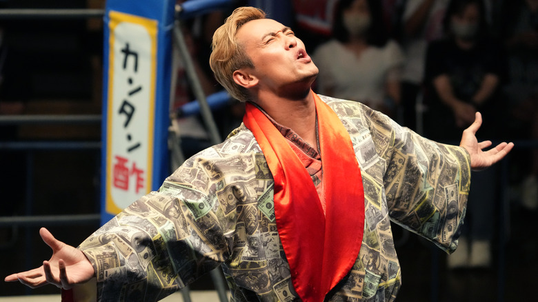 Kazuchika Okada outstretching his arms