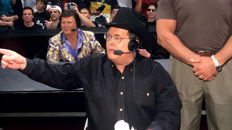 Jim Ross pointing 