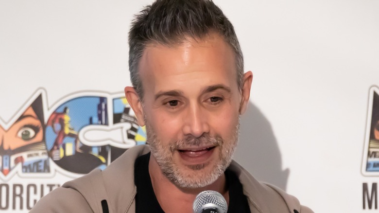 Freddie Prinze Jr. at the mic during a convention panel