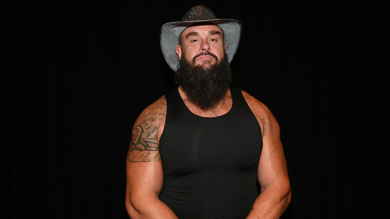 Braun Strowman posing