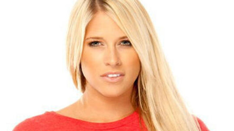 Kelly Kelly posing