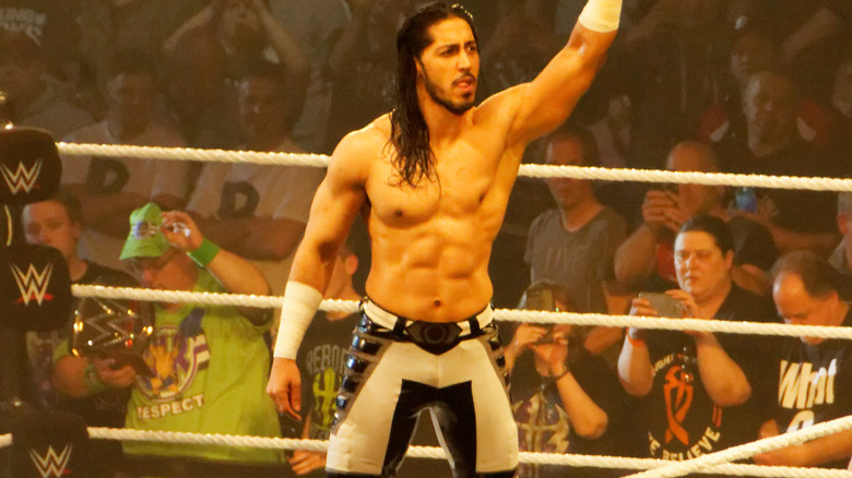 Mustafa Ali waves