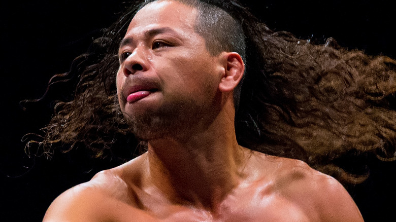 Shinsuke Nakamura posing