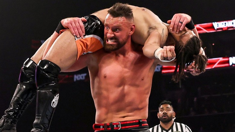 Dijak wrestling Wes Lee