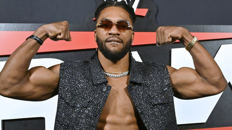 Trick Williams flexing his arms
