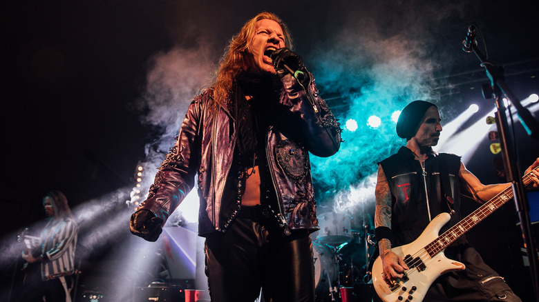 Chris Jericho performing with Fozzy