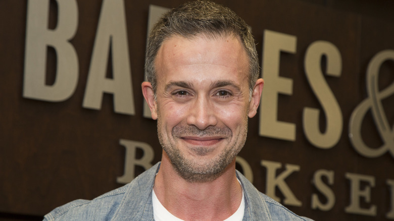 Freddie Prinze Jr. grinning