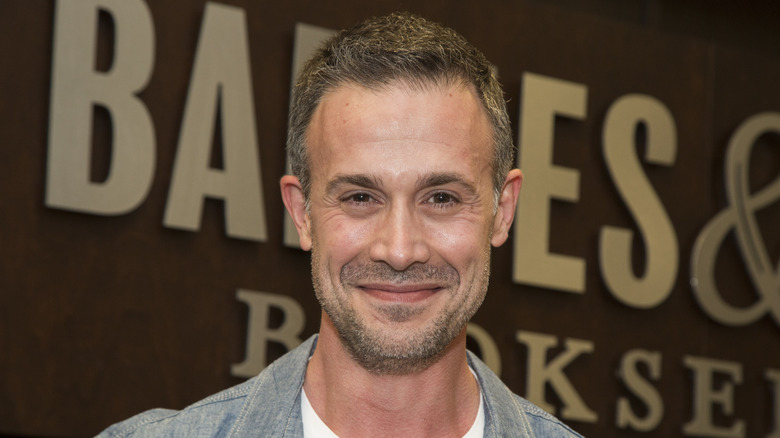 Freddie Prinze Jr. smiling