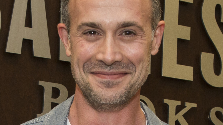 Freddie Prinze Jr. smiling