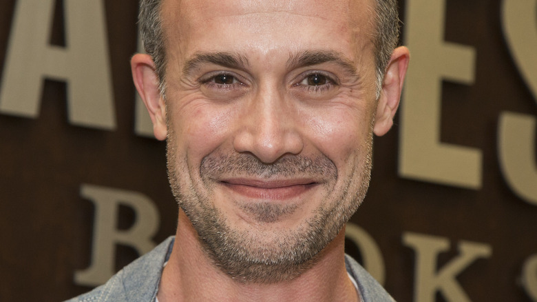 Freddie Prinze Jr. smiling