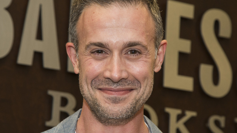 Freddie Prinze Jr. smiling