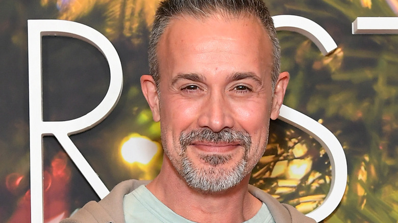 Freddie Prinze Jr. smiling