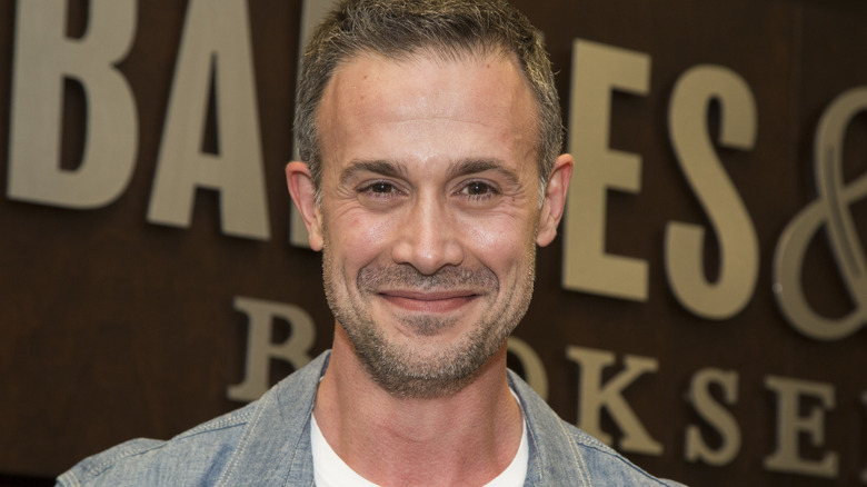 Freddie Prinze Jr. smiling