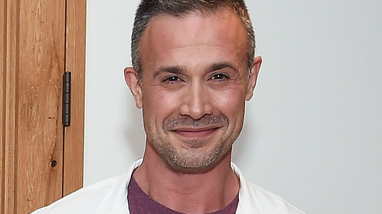 Freddie Prinze Jr. smiling