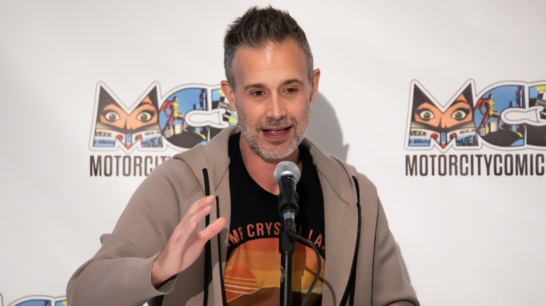 Freddie Prinze Jr. talking on convention panel