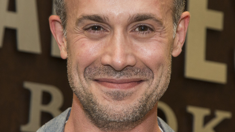 Freddie Prinze Jr. smiling