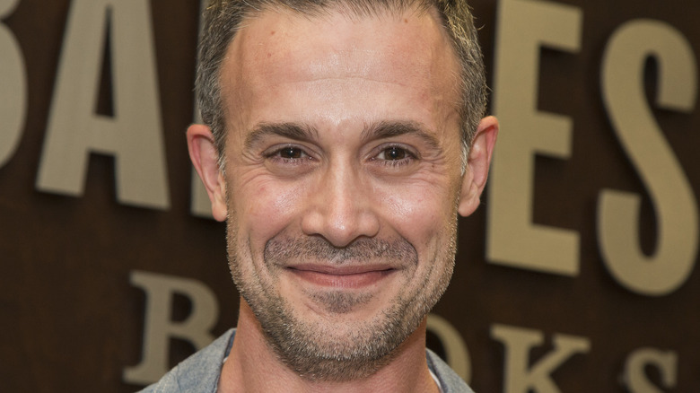 Freddie Prinze Jr. smiling